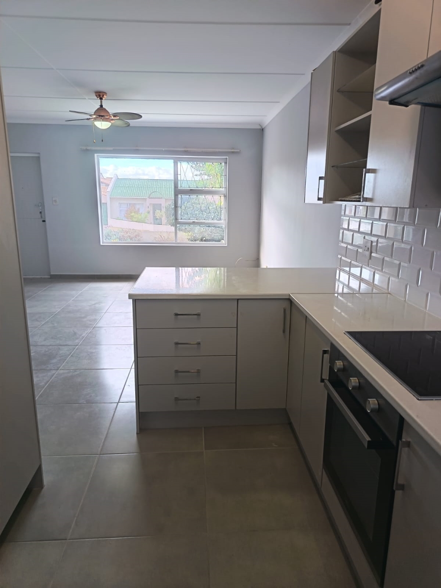 To Let 2 Bedroom Property for Rent in Wavecrest Eastern Cape
